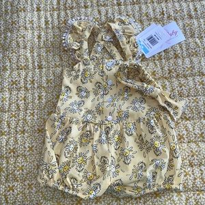 ☀️ NWT - Size 6-9 months - Sunflower Romper ☀️